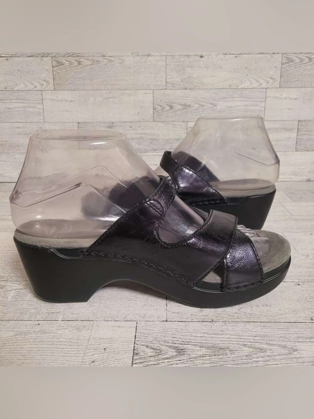 Dansko women’s sela